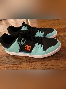 DC men's skate sneakers